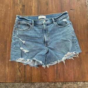 Abercrombie 4 inch mom Jean short size 12 or 31